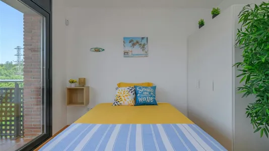 Rooms in Manresa - photo 3
