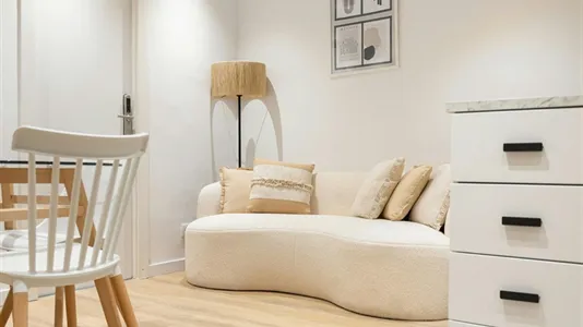 Rooms in Barcelona Eixample - photo 10