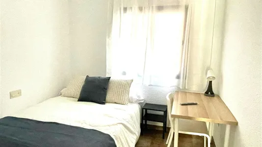 Rooms in Málaga - photo 2