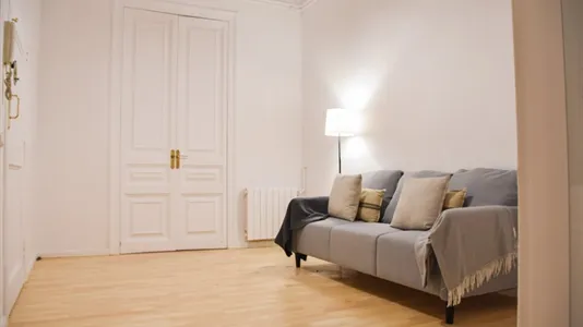 Rooms in Barcelona Eixample - photo 5