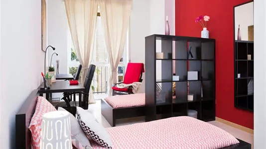 Rooms in Milano Zona 8 - Fiera, Gallaratese, Quarto Oggiaro - photo 1