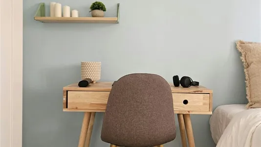 Rooms in Barcelona Ciutat Vella - photo 9