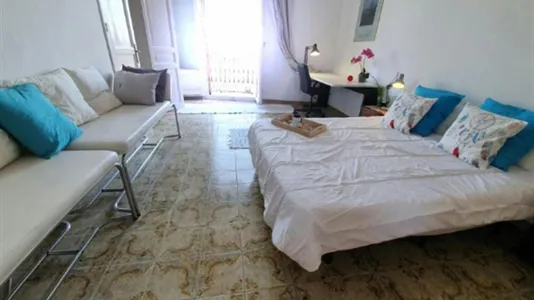 Rooms in Barcelona Ciutat Vella - photo 2