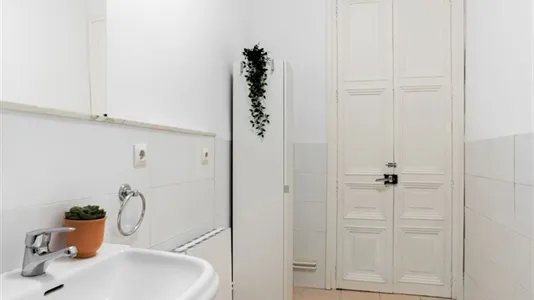 Rooms in Barcelona Ciutat Vella - photo 6