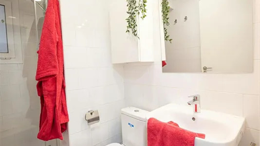 Rooms in Barcelona Eixample - photo 8