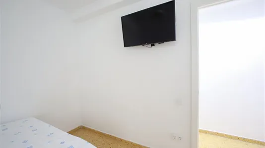 Rooms in el Camí de Vera - photo 4