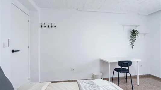 Rooms in Mislata - photo 9