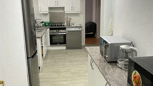 Rooms in Madrid Retiro - photo 9