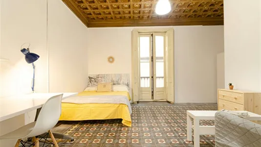 Rooms in Barcelona Ciutat Vella - photo 4