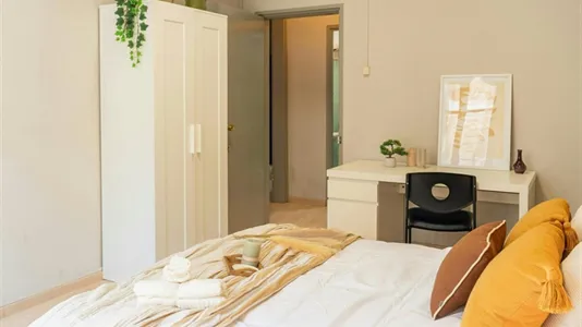 Rooms in Barcelona Ciutat Vella - photo 2