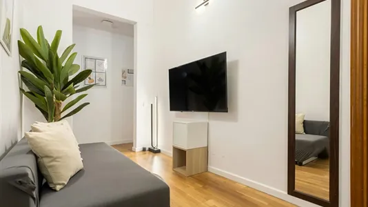 Rooms in Barcelona Ciutat Vella - photo 8