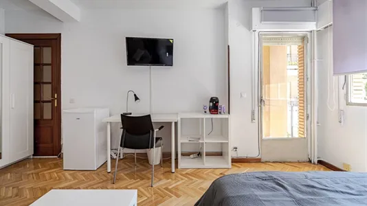 Rooms in Guadalajara - photo 7