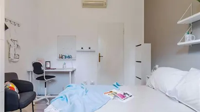 Room for rent in Milano Zona 8 - Fiera, Gallaratese, Quarto Oggiaro, Milan