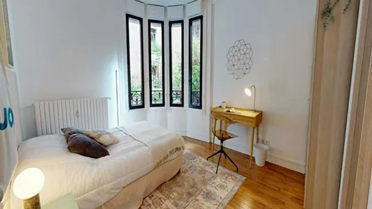 Rooms in Paris 8ème arrondissement - photo 2