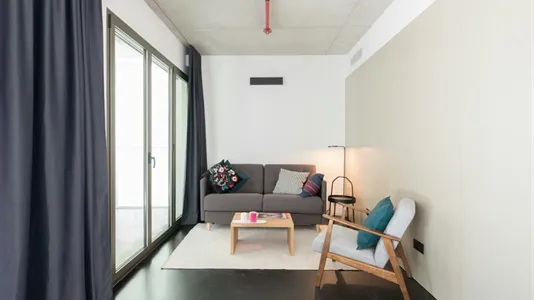 Rooms in Badalona - photo 1