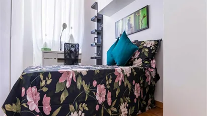 Room for rent in Milano Zona 6 - Barona, Lorenteggio, Milan