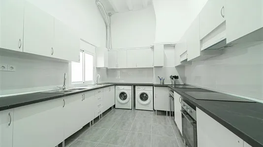 Rooms in Barcelona Ciutat Vella - photo 8