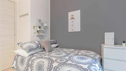 Room for rent in Milano Zona 8 - Fiera, Gallaratese, Quarto Oggiaro, Milan
