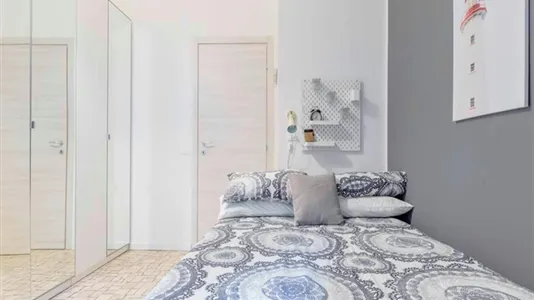 Rooms in Milano Zona 8 - Fiera, Gallaratese, Quarto Oggiaro - photo 3