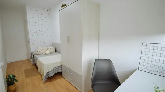 Rooms in Lleida - photo 10