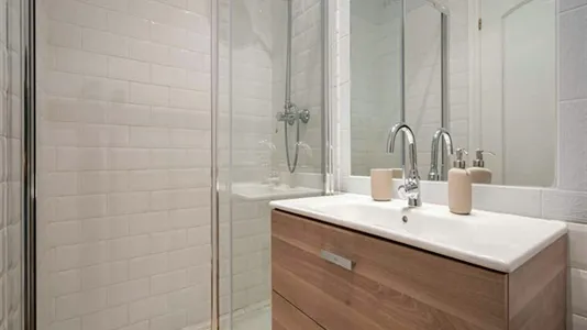 Rooms in Madrid Centro - photo 9