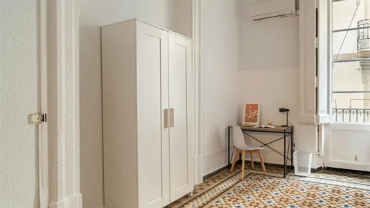 Rooms in Barcelona Ciutat Vella - photo 4