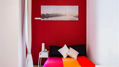 Room for rent in Milano Zona 6 - Barona, Lorenteggio, Milan