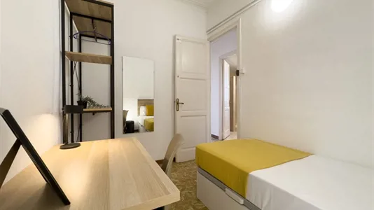 Rooms in Barcelona Ciutat Vella - photo 2