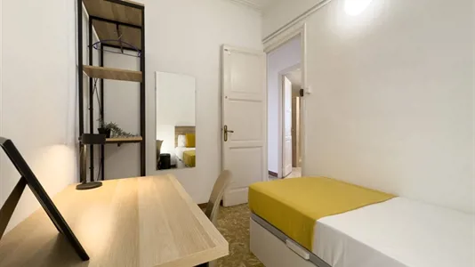 Rooms in Barcelona Ciutat Vella - photo 2