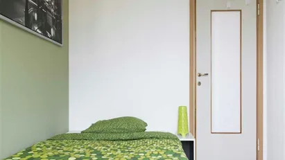 Room for rent in Milano Zona 6 - Barona, Lorenteggio, Milan