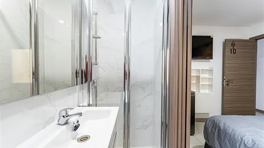 Rooms in Madrid Centro - photo 5