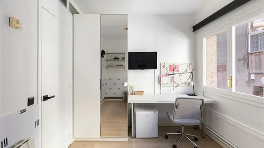 Rooms in Barcelona Eixample - photo 4