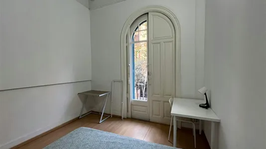 Rooms in Barcelona Eixample - photo 5
