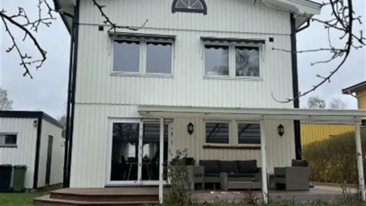Houses in Järfälla - photo 1