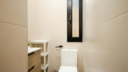 Rooms in Barcelona Ciutat Vella - photo 10