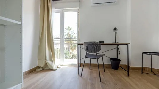 Rooms in el Camí de Vera - photo 2