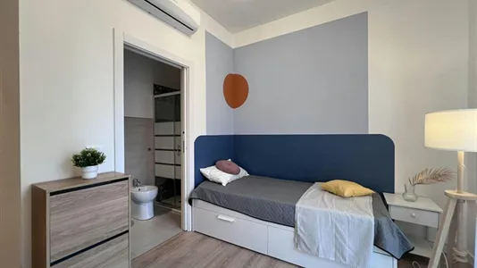 Rooms in Milano Zona 8 - Fiera, Gallaratese, Quarto Oggiaro - photo 1