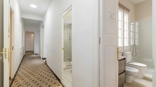 Rooms in Barcelona Ciutat Vella - photo 10