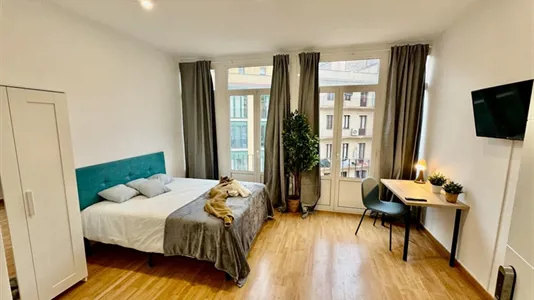 Rooms in Barcelona Eixample - photo 2