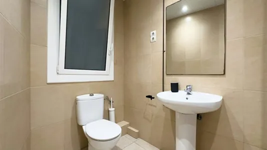 Rooms in Barcelona Ciutat Vella - photo 10