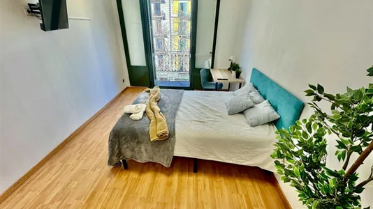 Rooms in Barcelona Eixample - photo 2