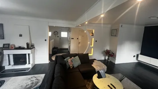 Houses in Botkyrka - photo 1