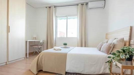 Rooms in el Camí de Vera - photo 3