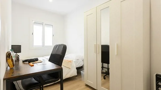 Rooms in Barcelona Eixample - photo 2
