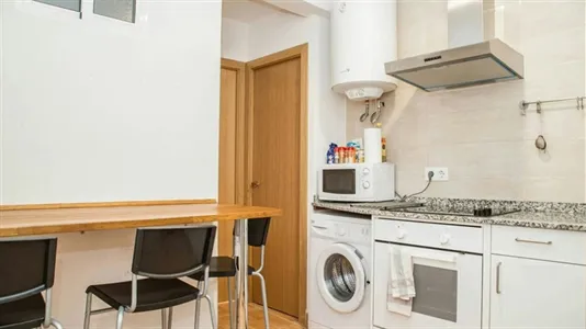 Rooms in Barcelona Ciutat Vella - photo 5