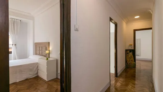 Rooms in Oviedo - photo 8