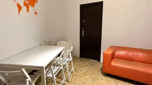 Rooms in Barcelona Ciutat Vella - photo 10