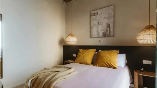 Rooms in Barcelona Ciutat Vella - photo 3