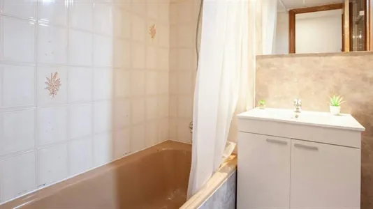 Rooms in Madrid Hortaleza - photo 9