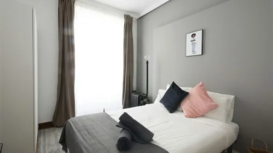 Rooms in Madrid Centro - photo 9